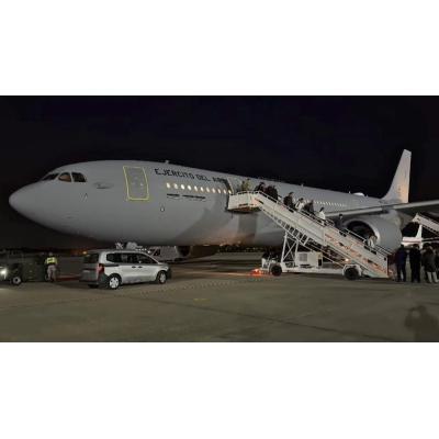 Aterriza el primer avión militar con 171 evacuados de Oriente Próximo, de donde han salido 3.000 españoles