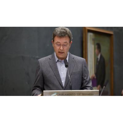 El Defensor del Pueblo paga favores al nacionalismo y pide que el euskera se reconozca en el Amejoramiento