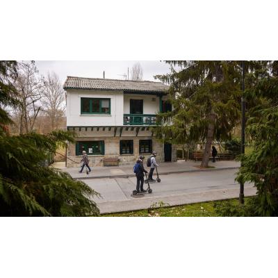 El rincón de Pamplona que recibe a miles de peregrinos cumple 20 años y lo celebra con un desayuno alemán