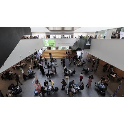 1.300 estudiantes y 152 empresas se dan cita en la Feria de Empleo de la Universidad de Navarra