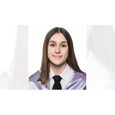 La pamplonesa Ángela González Ozcoidi, graduada de la Universidad de Navarra, logra el puesto 166 del PIR