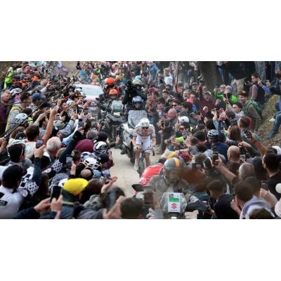 Pogacar extiende su imperio en la Strade Bianche