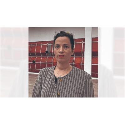La artista navarra June Crespo recibe un premio en Arco