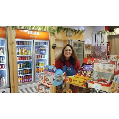 Abre su tienda el mismo día que el fuego le quema la casa en Pamplona: “Ahora malvivimos con mis padres”