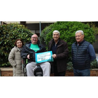 La Escuela Ribera de Fútbol dona 1.000 euros a la asociación ANELA