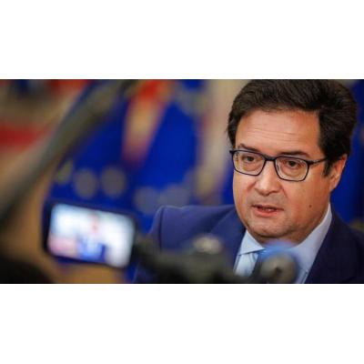 Óscar López tilda a Ayuso de "machista" por su "guerra cultural" contra el feminismo