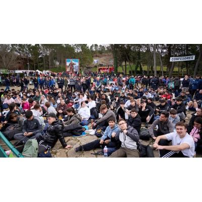 Un tímido sol bendice la llegada de 4.400 peregrinos a la cuna de Javier