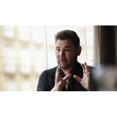 Miguel Poveda persigue a Lorca en un documental: "Ese hombre me ha volado la cabeza"