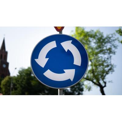 El error de cortesía en las rotondas que puede costarte una multa