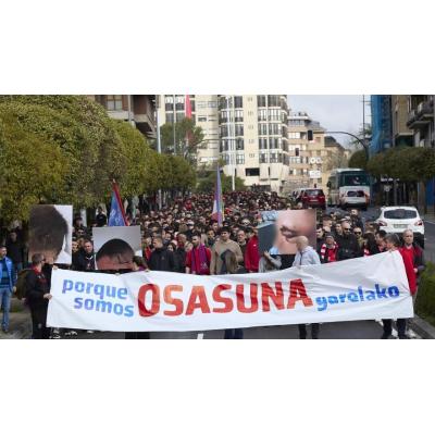 Fotos de la manifestación de Sadar Bizirik por las cargas policiales en El Sadar