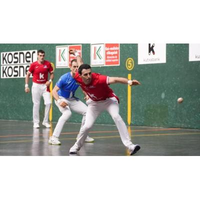 En imágenes: Altuna III y Ezkurdia superan a Laso-Albisu por 22-15 en el Ogueta de Gasteiz y estarán en la pelea por la txapela del Parejas del 29 de marzo en el Navarra Arena de Iruñea