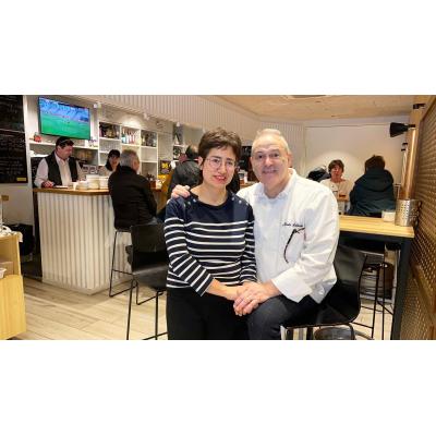 Lorena y Jesús convierten el gorrín y las pochas en el gran reclamo de un pueblo de Navarra