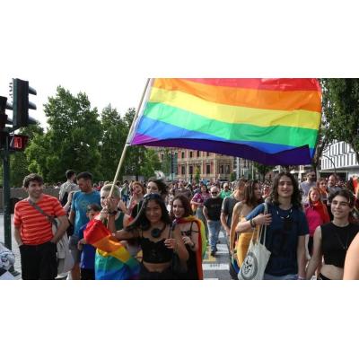 Piden cárcel para un hombre acusado de proferir insultos homófobos en la calle en Cáceres