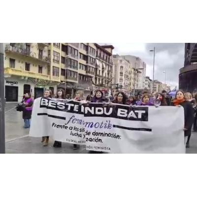 El movimiento feminista se manifiesta en Pamplona por el 8M