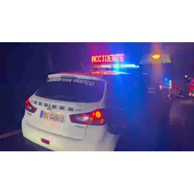 VÍDEO | Un vecino de Barcelona sufre un accidente en Navarra y su coche termina volcado en la autopista