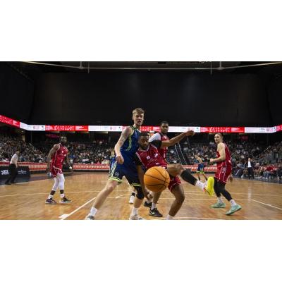 Fallaron los nervios en el Arena