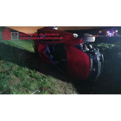 Herida en una salida de vía con vuelco en la AP-15 a la altura de Noáin