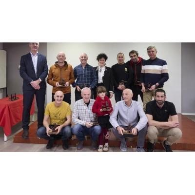 El Gobierno de Navarra reconoce a los 14 bomberos jubilados y uno fallecido durante 2025