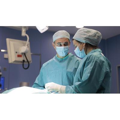 Un estudio de la Clínica Universidad de Navarra en 17.300 pacientes confirma que la cirugía del cáncer de mama puede ser menos invasiva sin perder eficacia