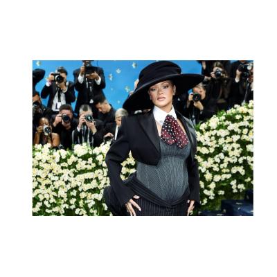 Una mujer dispara a la casa de Rihanna en Los Ángeles mientras ella estaba dentro
