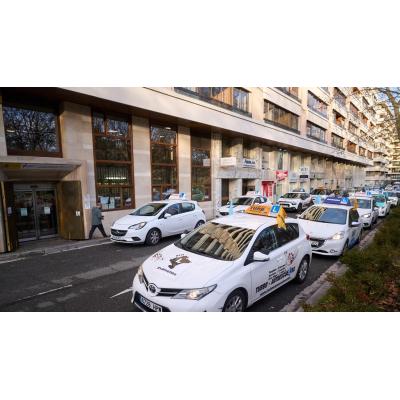 Las autoescuelas navarras no ceden en su protesta: lista de espera de 9.000 personas para sacarse el carné