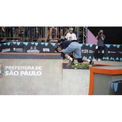 Egoitz Bijueska se proclama campeón del mundo de skate con 15 años