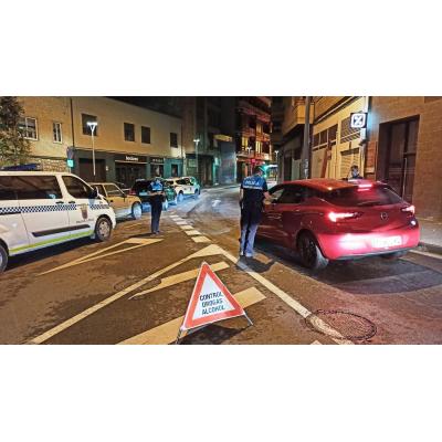 Detenidos un conductor de 17 años y su padre por fugarse de un control, chocar contra la Policía Foral y dar positivo en alcohol
