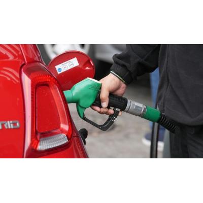 El petróleo de Texas se dispara un 12 % y supera los 100 dólares el barril