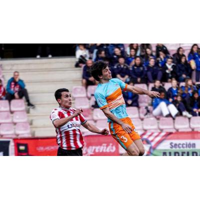 La Mutilvera toma oxígeno con dos zarpazos finales