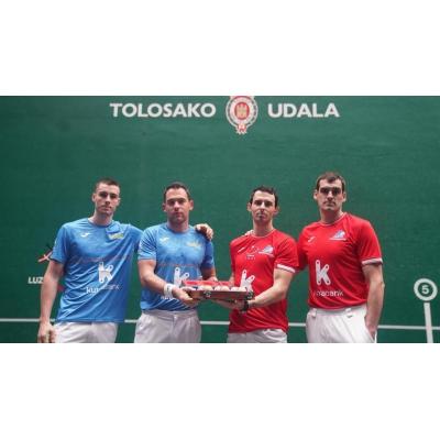 En imágenes: Altuna III-Ezkurdia y Jaka-Iztueta eligen material para la tercera jornada de la liguilla de semifinales del Campeonato de Parejas en el Beotibar de Tolosa.