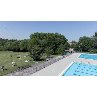 Las playas de las piscinas exteriores de Aranzadi tendrán nuevo pavimento para este verano