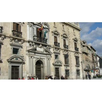 Condenado a doce años de cárcel por violar a una menor de 15 años con la que se coló en un instituto