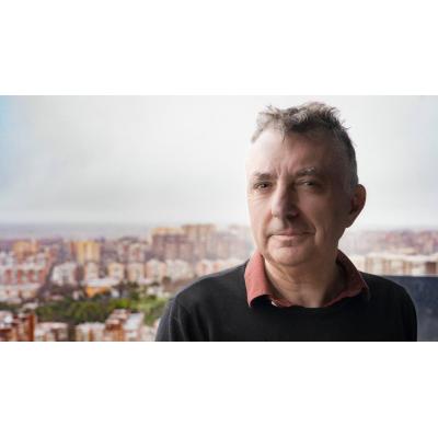 Manuel Vilas: "Esta novela está sirviendo para que me cuenten cantidad de divorcios"