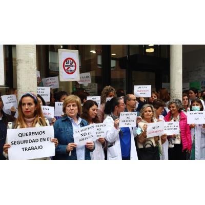 El Colegio de Médicos de Navarra advierte del "incremento sostenido" de agresiones a médicos