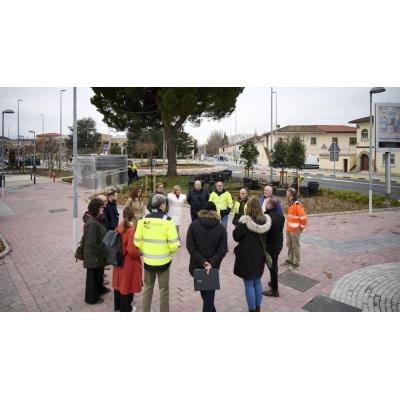 Fotos de la visita municipal a las reformadas plazas del Reloj y del Euskera de la Txantrea