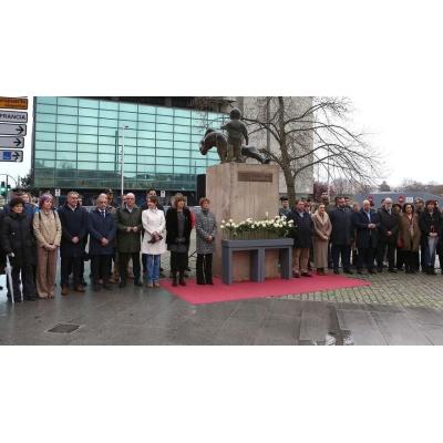 La derecha vuelve a ausentarse del acto en Navarra por las víctimas del terrorismo
