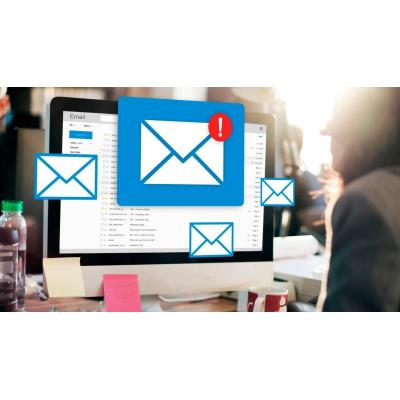 "Últimamente tenemos dos especialmente molestos, de envío diario de correos a las cuentas del periódico. Una treintena de mails al mes por barba para insultar"