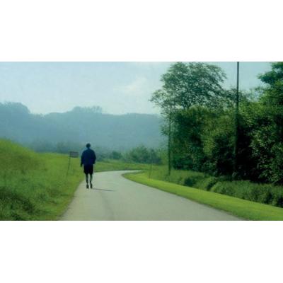 ¿Pueden multarte por caminar por una carretera sin arcén en zonas rurales?