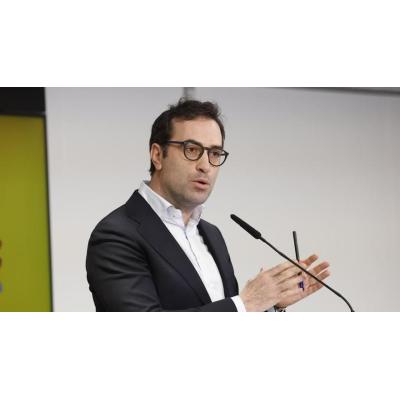 El Gobierno español descarta bajar el IVA de los alimentos y estudia cómo abaratar los carburantes