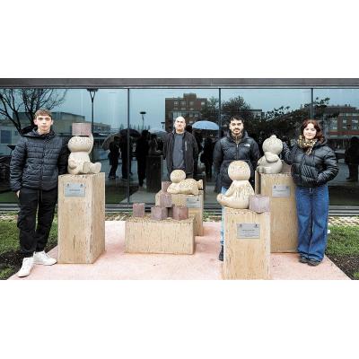 Una escultura a ocho manos