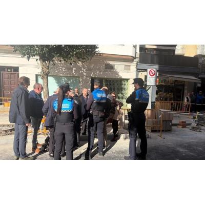 Miembros del Club Ciclista Estella interrumpen las obras del Gran Premio Induráin