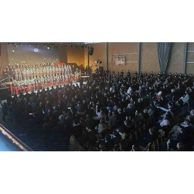 El colegio Miravalles-El Redín celebra 60 años de historia con un acto multitudinario y muy familiar