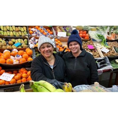 Carmen, la frutera que lleva 26 años alimentando al barrio de San Juan: "Más de una vecina se acordará"