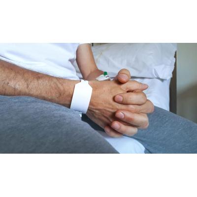 Desarrollan una prueba que hace 'brillar' las células de cáncer de próstata y podría evitar la mitad de las biopsias