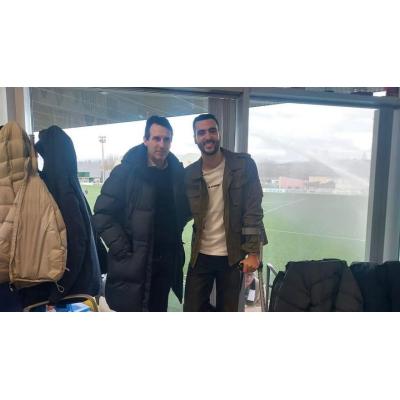 Mikel Merino anima a su hermano pequeño en un partido de baloncesto: “Esforzándome y disfrutando”