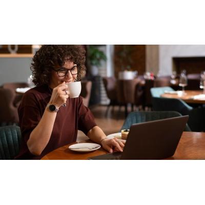 Vetar el teletrabajo o promoverlo como reclamo: el dilema de muchas cafeterías de España