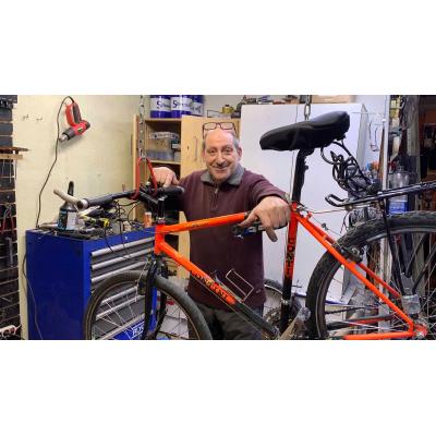 80 años dando pedales: el secreto de la tienda de bicicletas más antigua de Navarra para seguir triunfando
