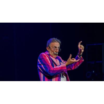 Santi Rodríguez, humorista y actor: "Dada la situación, hay que hacer un viaje a la risa"