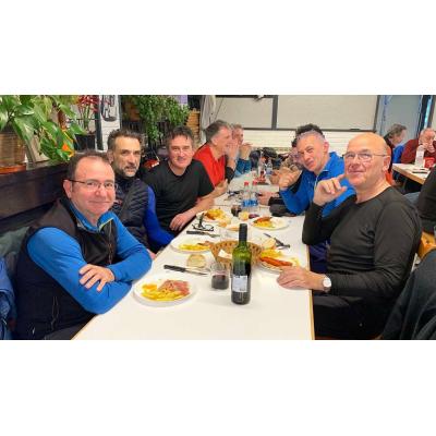El grupo de amigos que lleva 40 años sin fallar a la Javierada: "Es tradición, pero lo mejor es el almuerzo"