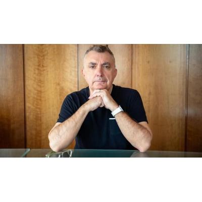 Manuel Vilas: “He perdido a una persona con la que yo veía el mundo, y ahora lo veo solo”